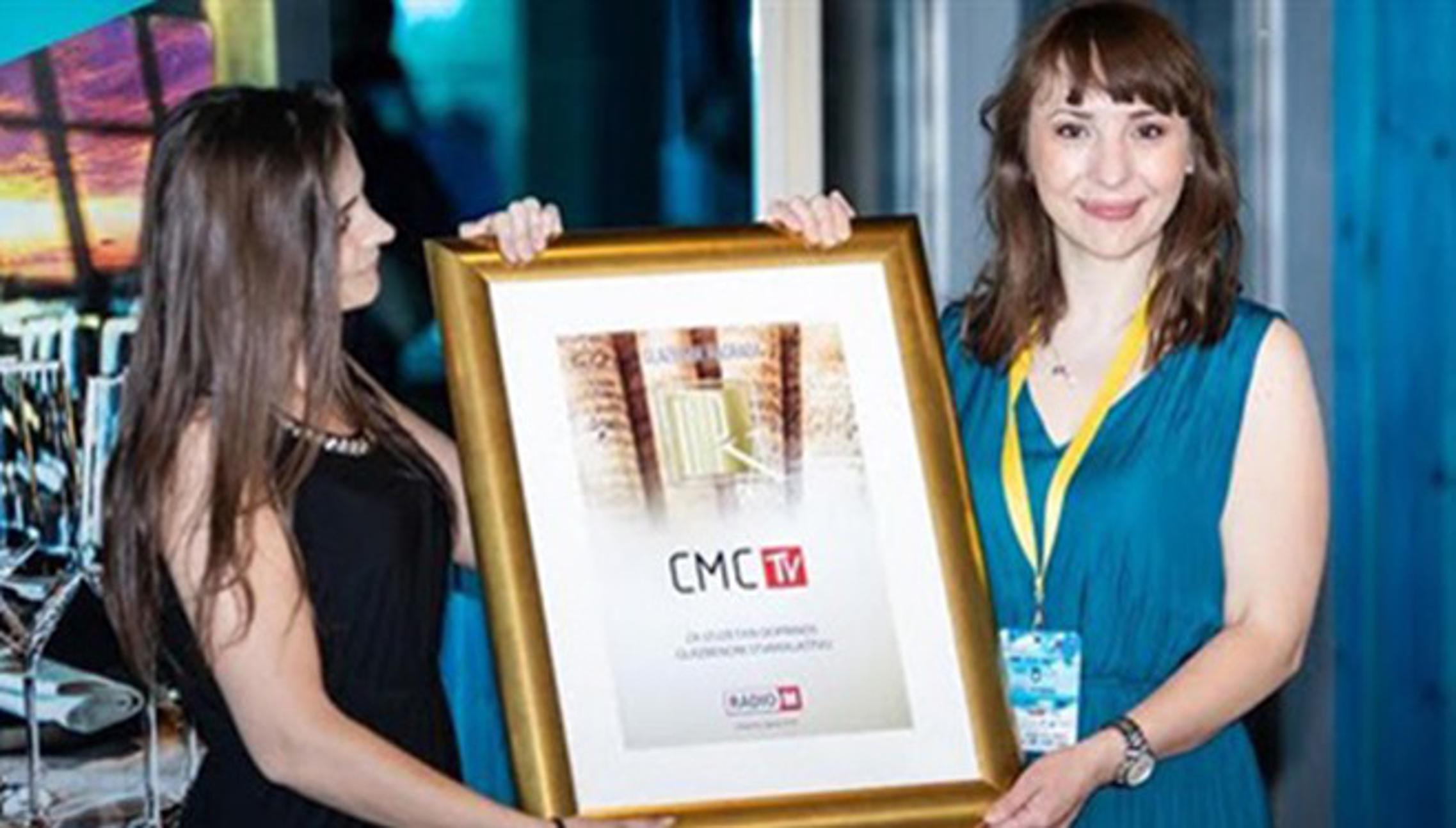 Nikolina Mazalin prima nagradu u ime CMC TV-a
