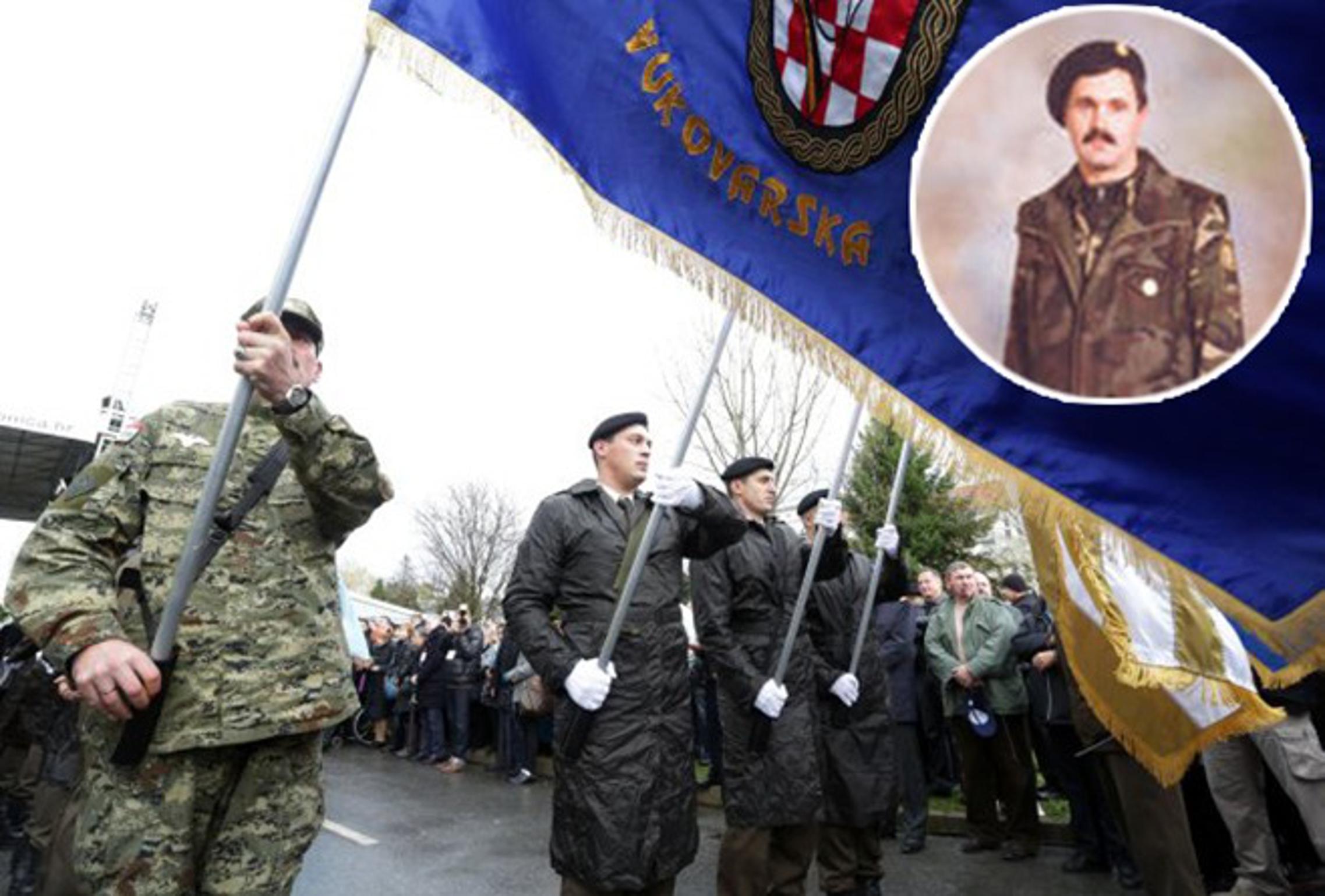 Predrag Gagić na zastavi Vukovarske brigade