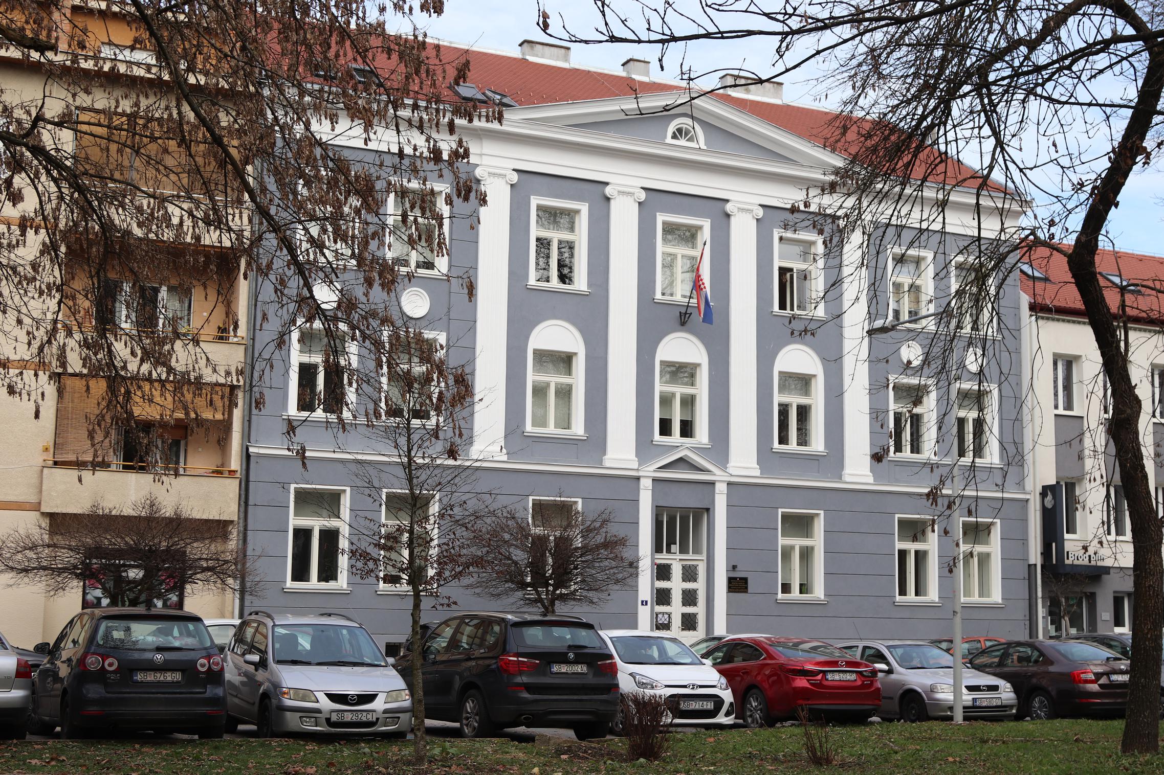 Zgrada HZZO-a u Slavonskom Brodu