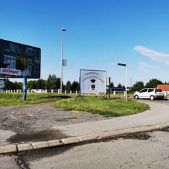Jedan od postavljenih plakata u Slavonskom Brodu na završetku Kumičićeve ulice