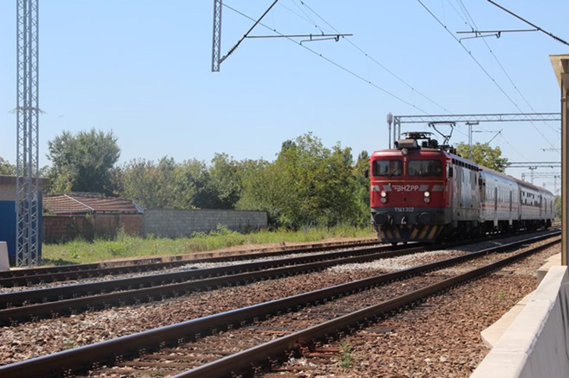 Vlak prolazi kroz Slavonski Brod