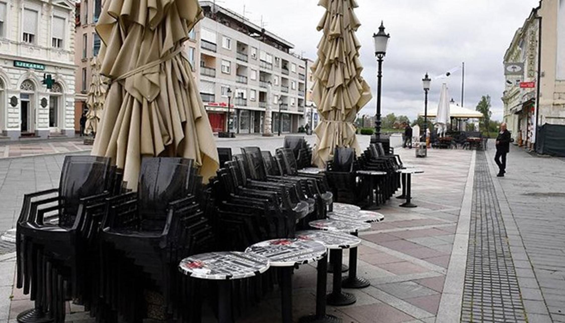 Fotografija Slavonskog Broda korištena u članku o istarskim kafićima