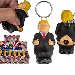 Figurica Donalda Trumpa kao privjesak za ključeve