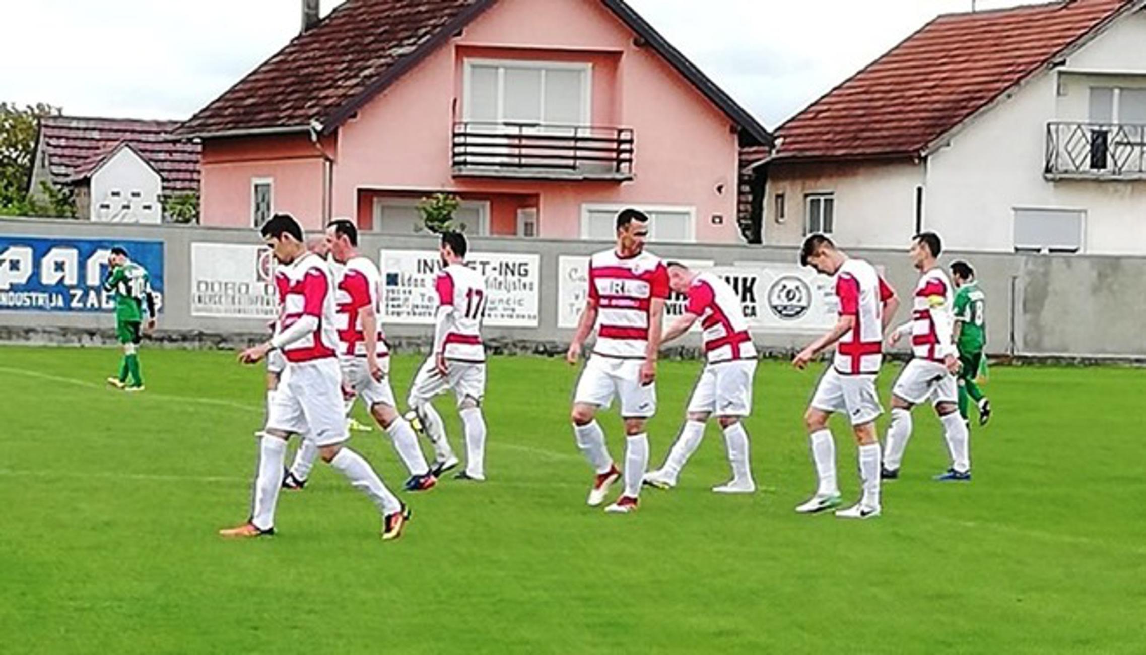Nogometaši Tomislava u Donjim Andrijevcima remizirali su s Zadrugarom.