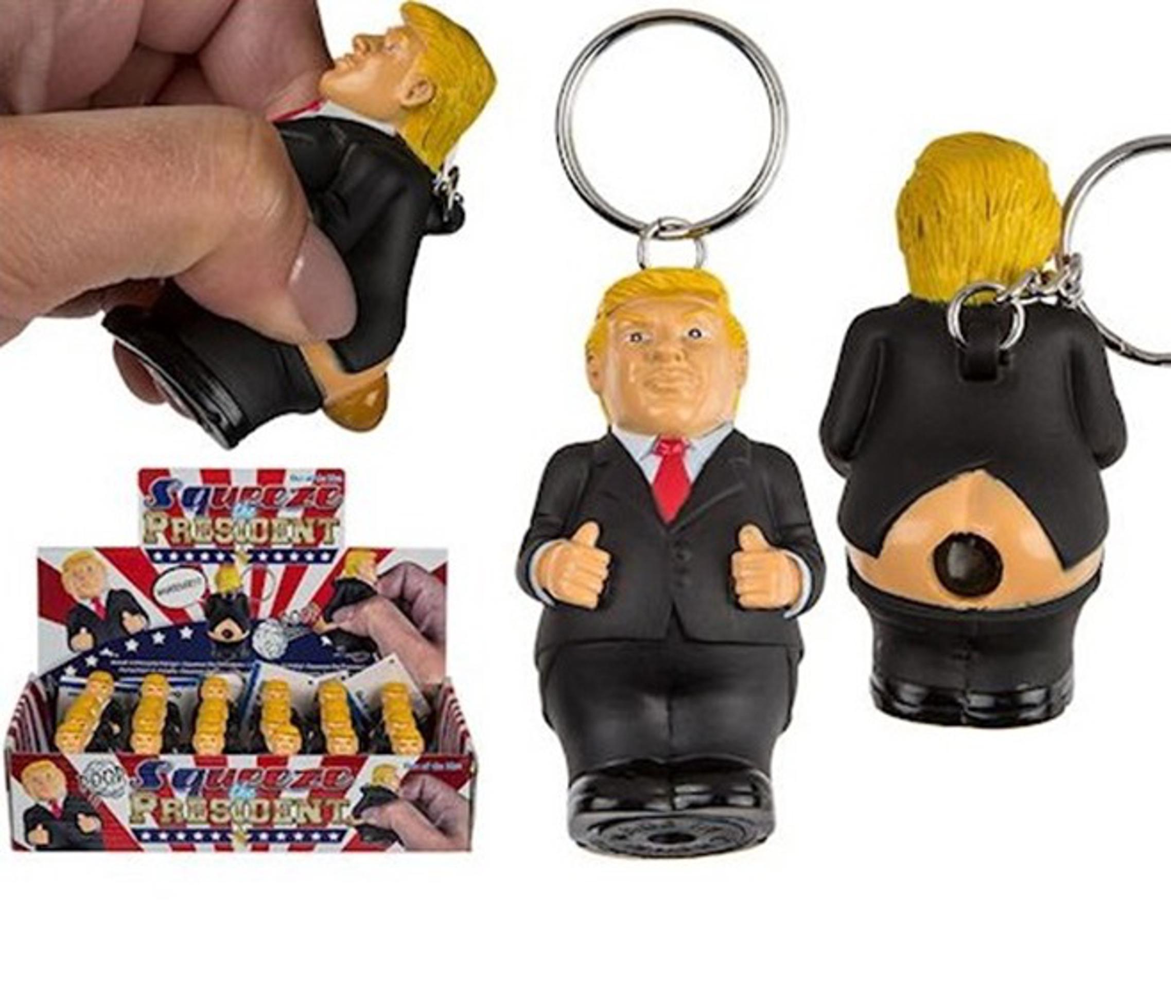 Figurica Donalda Trumpa kao privjesak za ključeve