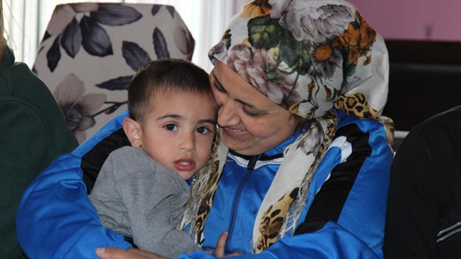 Farida Issa Sido s najmlađim dvogodišnjim sinom Ramazanom, sedmim djetetom u obitelji