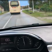 Autobus s putnicima vozi 100 km/sat kroz naseljeno mjesto