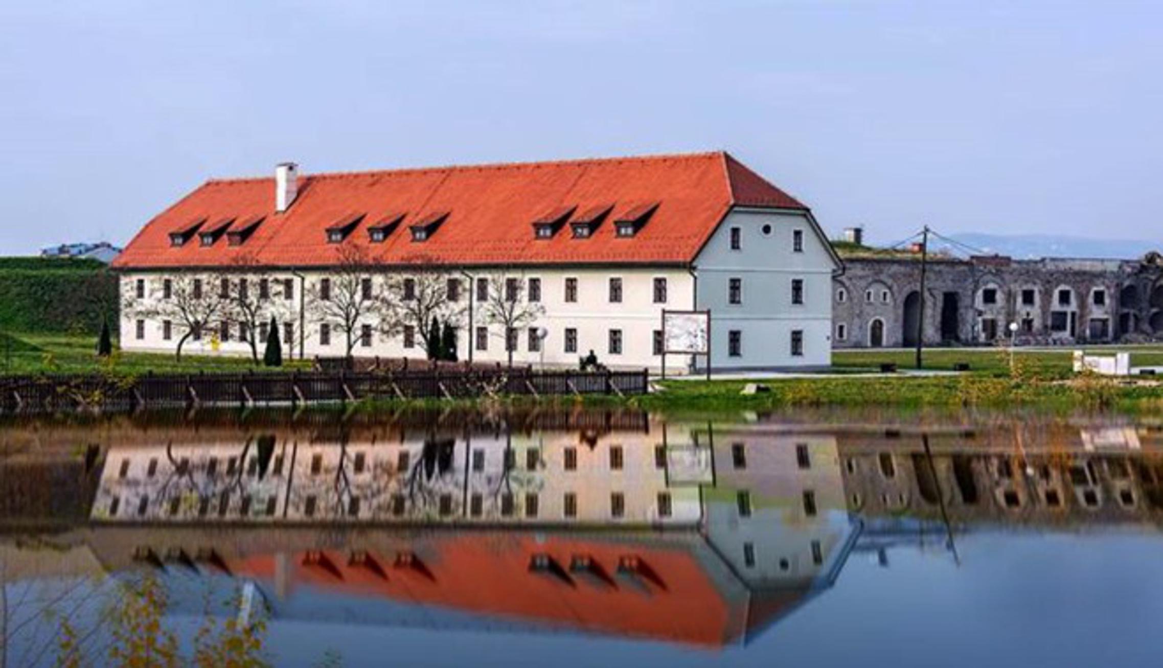 Zgrada Klasične gimnazije u Slavonskom Brodu