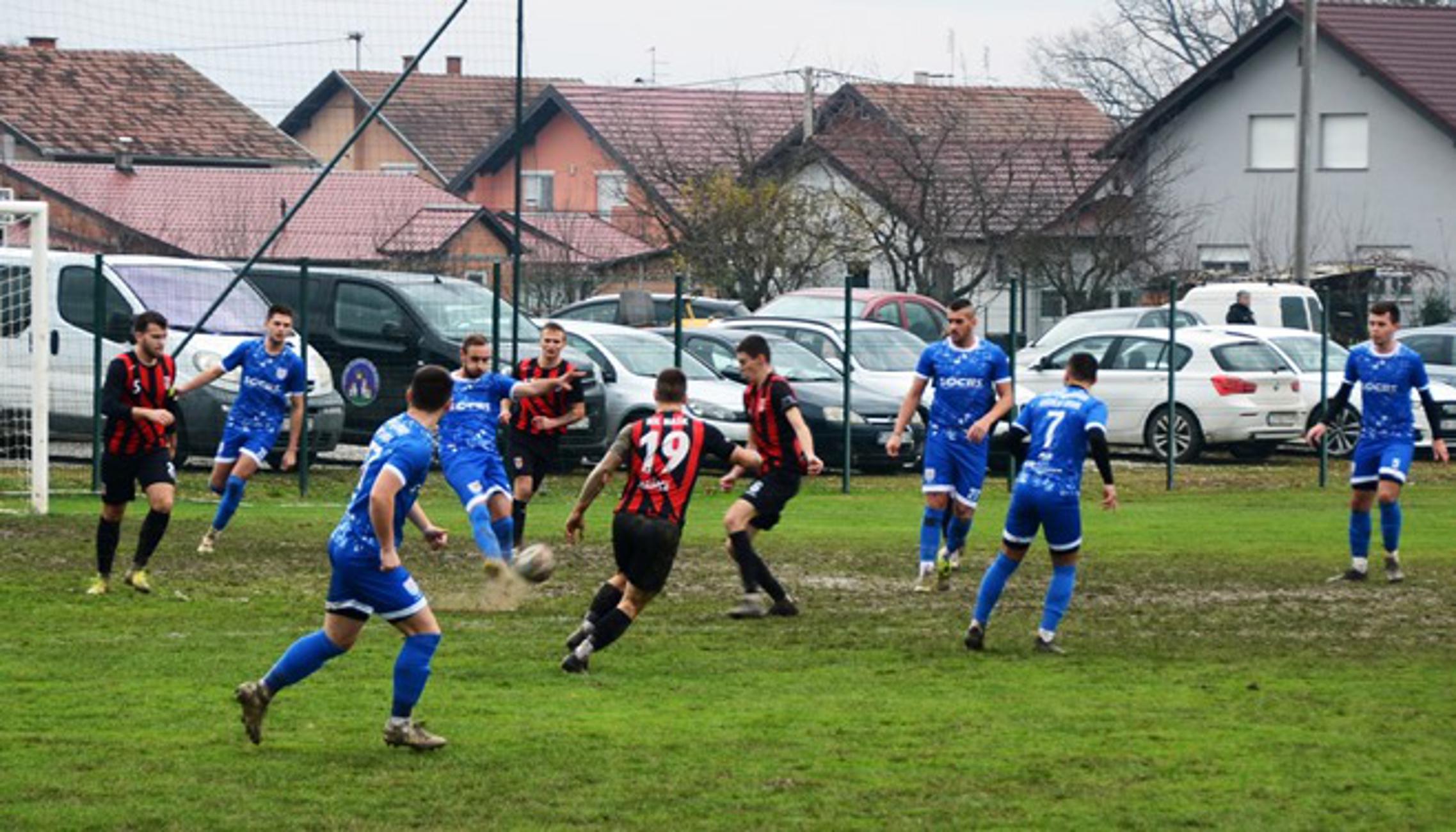 Detalj iz utakmice Omladinac (plavi) - NAŠK odigrane u G.Vrbi.