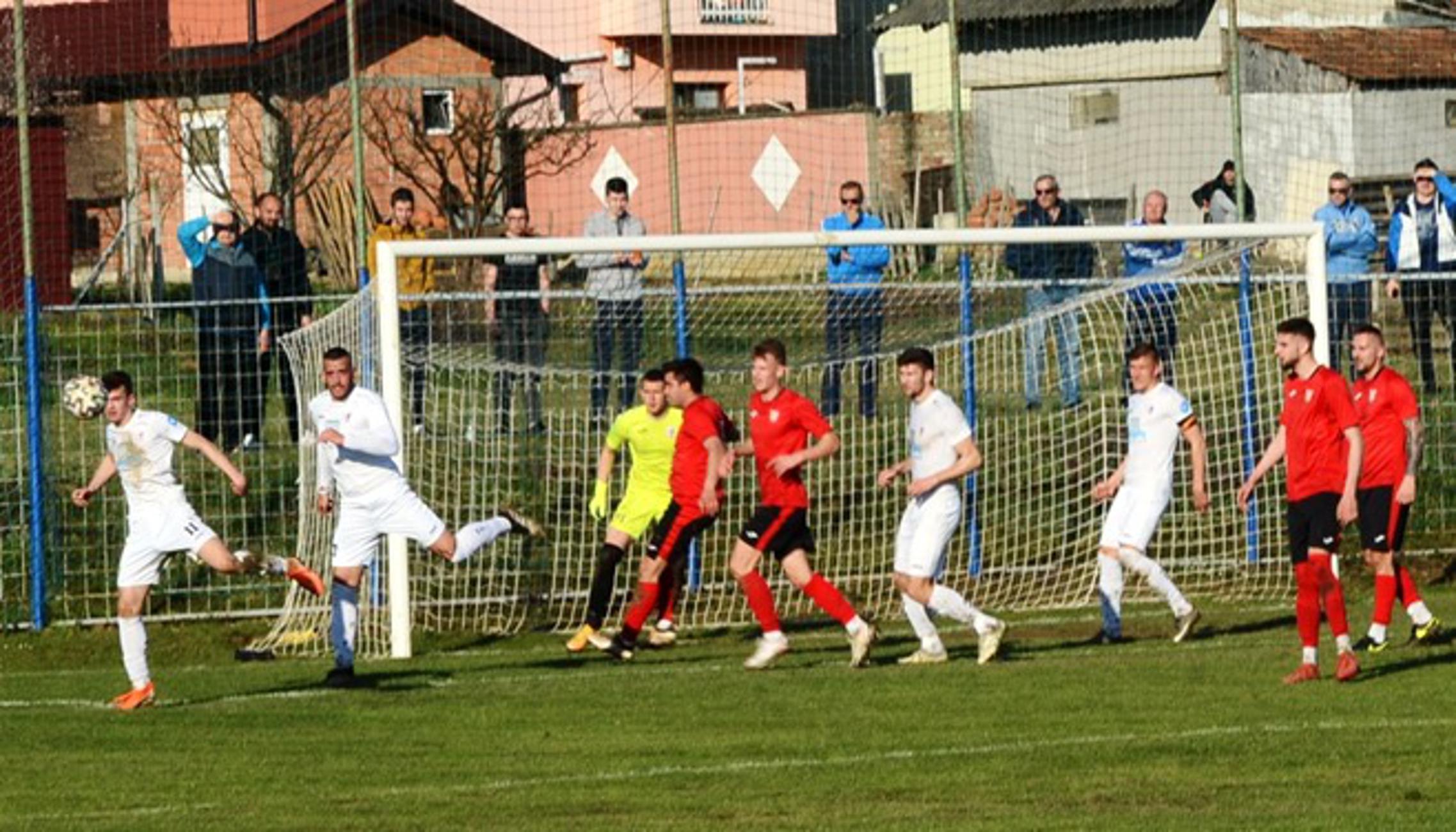Detalj iz prvenstvene utakmice Slavonca i Marsonije odigrane ovog proljeća u Bukovlju.u 