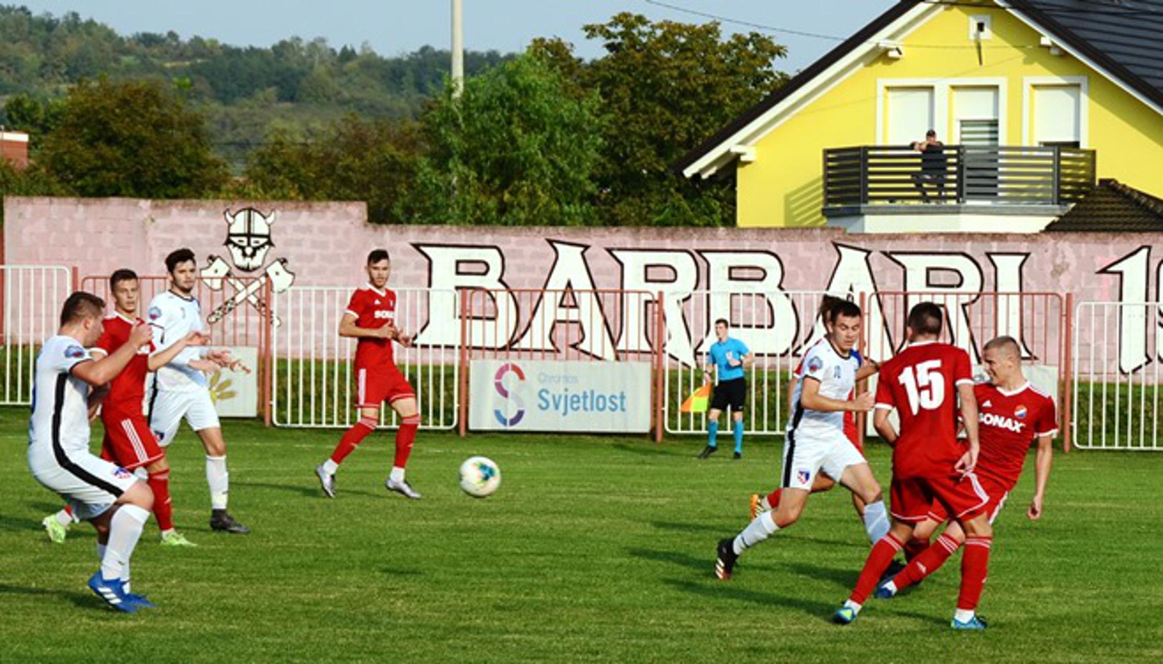 Detalj iz utakmice Oriolik (crveni) - Slavonija.
